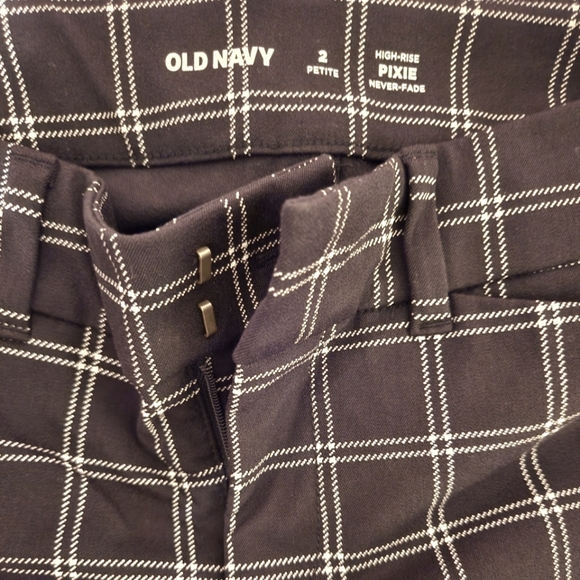 Old Navy High Rise Pixie Pant - Picture 5 of 5